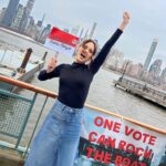 Cinta Laura Kiehl Instagram - NYOBLOS di New York ✅ Let’s go, Indonesia! 🇮🇩 New York, New York