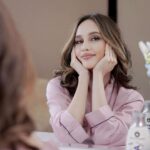 Cinta Laura Kiehl Instagram - Kulit sehat gak harus macem-macem. Cukup sabun dan body lotion dengan kualitas terbaik! Dengan @lerviaindonesia_, terbukti bahwa kantong gak usah bolong demi rasa percaya diri. Believe me. Try it and let me know what you think! 🤍 Jakarta, Indonesia