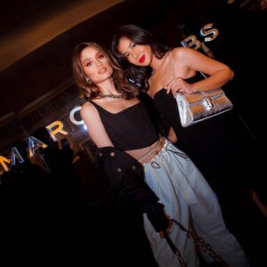 Cinta Laura Kiehl Instagram - 🤍🖤
•
@marcjacobs @gapluxury 
•
📸: @yudiafrn