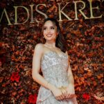 Cinta Laura Kiehl Instagram - A huge congratulations to everyone involved in the making of @netflixid’s, Gadis Kretek. Mba @kamilandini, Mas @ifa_isfansyah and Mba @shantyharmayn, thank you for bringing Indonesian series to the next level! Truly enjoyed every minute of what I’ve seen. 🤍 To all the cast, Ka @therealdisastr, @bayu_ario, @arya.saloka, @putrimarino, @tissabiani, @ibnujamilo, @sheiladaisha, @winkywiryawan912 and everyone I did not get to mention, incredible performance! Proud! 🤍 #GadisKretek 📸: @armanfebryan, @snap.nuel, @yudiafrn Jakarta, Indonesia