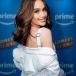 Cinta Laura Kiehl Instagram - Comedy Island Indonesia 🏝️ 9 November 2023 di @primevideoid! 💙 Jakarta, Indonesia