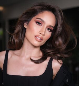 Cinta Laura Kiehl Instagram - New hair, new ATTITUDE. 🖤