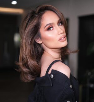 Cinta Laura Kiehl Instagram - New hair, new ATTITUDE. 🖤