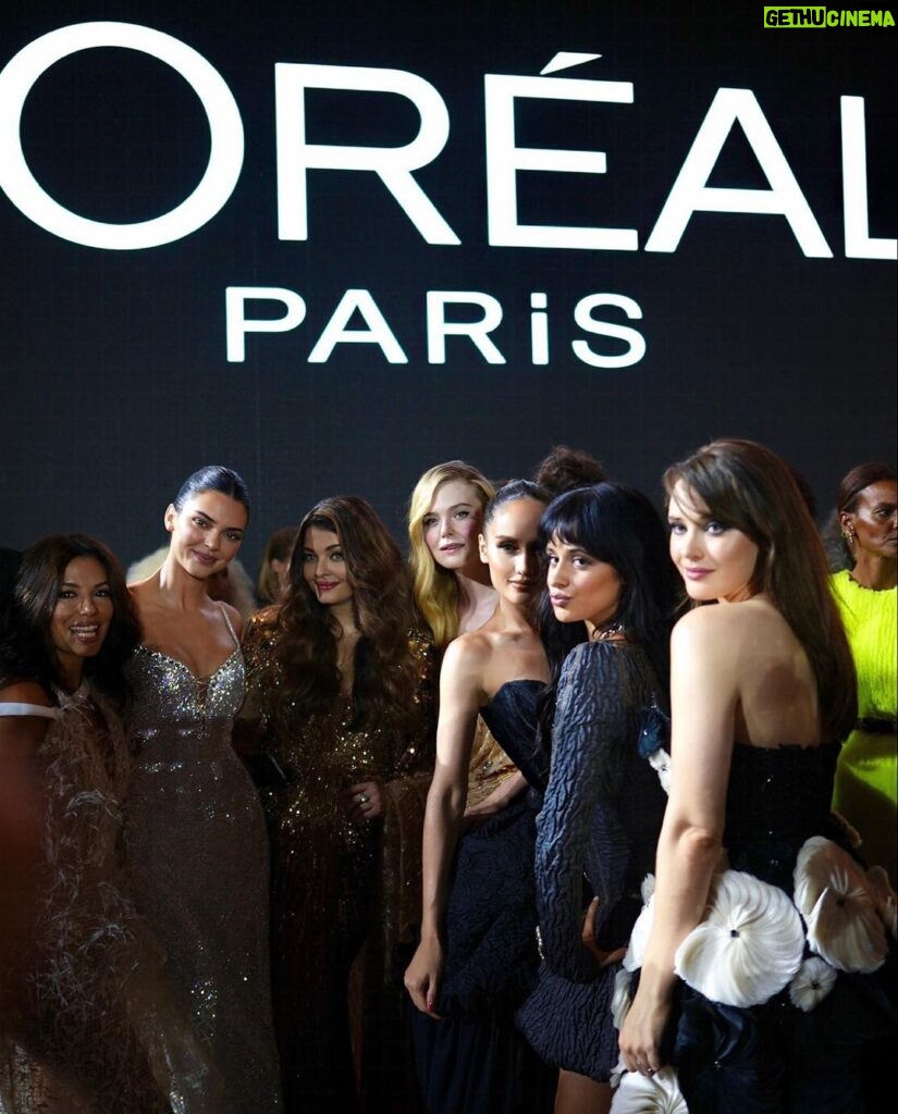 Cinta Laura Kiehl Instagram - Walked my worth on @lorealparis’ Le Défilé runway with so many people I have admired throughout my life. I have no words to describe how honored I feel to have been able to represent Indonesia 🇮🇩 on this very special night. A night where, we as women, are given the opportunity to show the world what we stand for! My wish is simple. I hope that women worldwide, will continue to support and lift each other up, so that one day, every woman will realize their worth. We’re worth it. 🤍 #ledefileloreal #walkyourworth #lorealparispfw #lorealparispwfid Paris, France