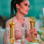 Cinta Laura Kiehl Instagram - ✨Moment Bersejarah Bagiku✨ Hari Jumat lalu, bersama tokoh-tokoh nasional yang luar biasa, saya menerima penghargaan sebagai Inspirator Generasi Muda, sebuah kategori yang untuk pertama kalinya diadakan sejak lahirnya Nawacita Awards. Sungguh sebuah kehormatan untuk bisa menjadi orang pertama dalam sejarah Indonesia yang menerima penghargaan tersebut dan berdiri bersama tokoh-tokoh nasional yang saya tahu memiliki pengalaman dan pencapaian jauh diatas saya. Terima kasih Bapak Yasonna H. Laoly, Menteri Hukum dan Hak Asasi Manusia, dan juga dewan juri yang saya hormati atas kepercayaannya. Saya harap saya, bersama generasi muda bangsa, bisa merealisasikan Nawacita, sembilan harapan, Bung Karno dalam memajukan Indonesia. 🇮🇩 📸: @bengurion.works Jakarta, Indonesia