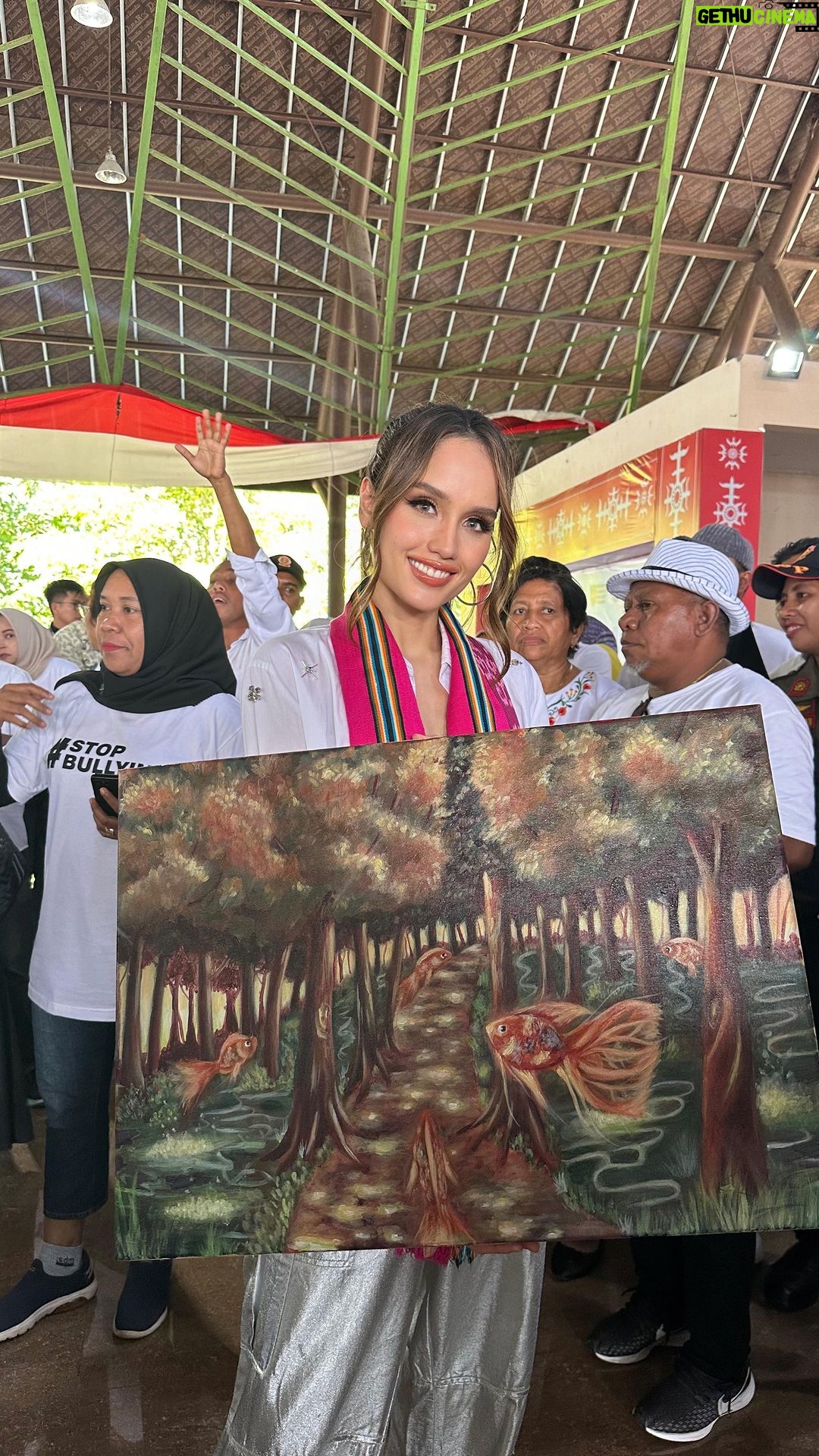 Cinta Laura Kiehl Instagram - Tingkat kekerasan meningkat 15.2% dari tahun 2021 ke 2022 di Indonesia. Sedihnya SEMUA bisa menjadi korban, bahkan anak balita. Simak cerita mereka dalam perjalananku ke Masohi, Maluku Tengah. 💔
