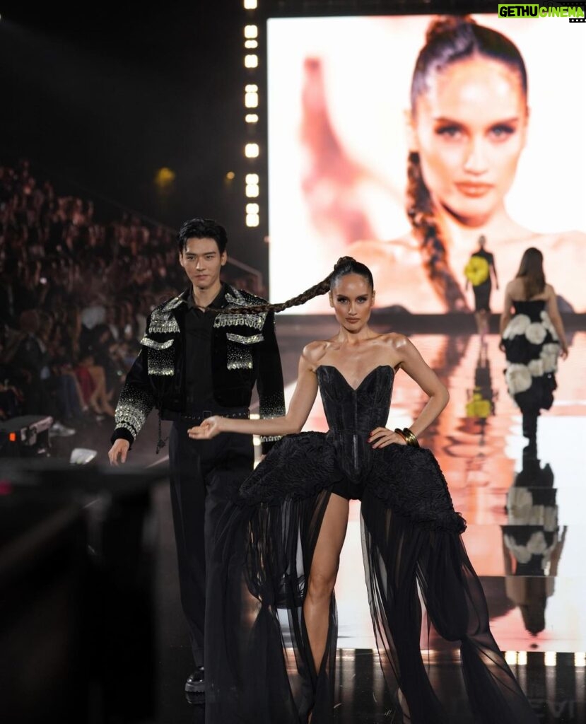 Cinta Laura Kiehl Instagram - Walked my worth on @lorealparis’ Le Défilé runway with so many people I have admired throughout my life. I have no words to describe how honored I feel to have been able to represent Indonesia 🇮🇩 on this very special night. A night where, we as women, are given the opportunity to show the world what we stand for! My wish is simple. I hope that women worldwide, will continue to support and lift each other up, so that one day, every woman will realize their worth. We’re worth it. 🤍 #ledefileloreal #walkyourworth #lorealparispfw #lorealparispwfid Paris, France