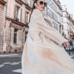 Cinta Laura Kiehl Instagram - Parisian woman for a day. 🤍 #ledefileloreal #lorealpfw #lorealpfwid #walkyourworth 📸: @fhrhamzah Paris, France