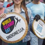 Cinta Laura Kiehl Instagram - WORLD CLEAN UP DAY 🌏 Terima kasih @worldcleanupdayindonesia dan @bahariandy sudah mengajak aku dan temen-temen dari @maharaksabiru untuk sama-sama melakukan aksi bersih-bersih TERBESAR dunia! 🤍 Dengan acara-acara seperti ini aku harap masyarakat bisa sadar bahwa kerusakan alam yang kita hadapi akibat sampah adalah masalah DARURAT yang sudah berdampak terhadap kesehatan, perekonimian dan kesejahteraan kita semua! Kita harus merubah habit-habit buruk kita SEGERA sebelum terlambat! Let’s act TOGETHER and let our actions be rooted in LOVE, love for each other and love for our planet. 🫶 #actoflove #kita13juta 📸: @yudiafrn Jakarta, Indonesia