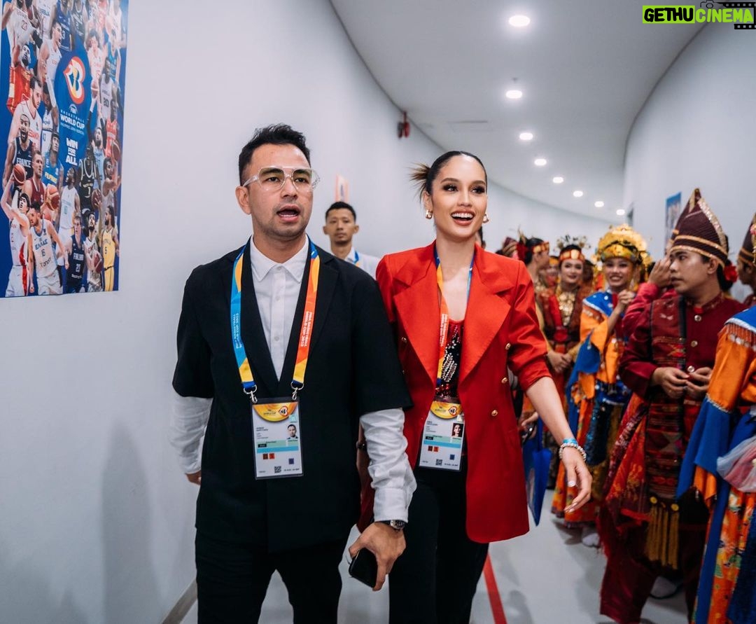 Cinta Laura Kiehl Instagram - The FIBA Basketball World Cup (@fibawc) has begun! 🏀🔥 Sebagai Ambassador FIBA Indonesia, aku bangga kita bisa jadi tuan rumah ajang sebesar ini! Lapangan basket kita di INDONESIA ARENA SENAYAN juga luar biasa!Kalian semua masih punya kesempatan untuk nonton secara langsung! So get your tickets ASAP! 🫶 Let the best team win! #winforall 📸: @bengurion.works Jakarta, Indonesia