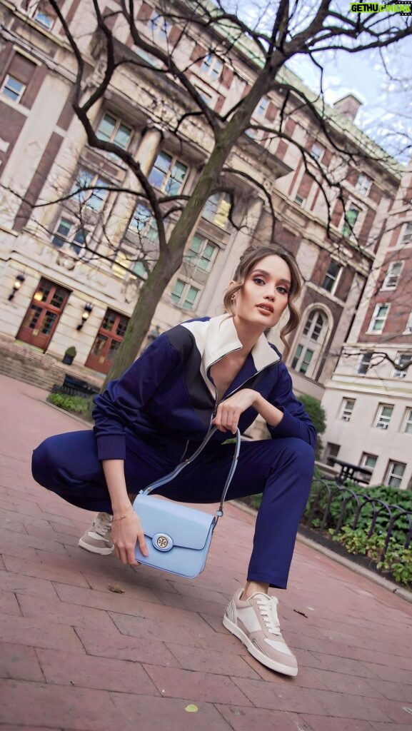 Cinta Laura Kiehl Instagram - Embracing the nostalgia of walking through my college campus with Tory Burch. ✨ Missing my time as a Columbia college student! Can I just say how much I love this look?! Sporty, yet elegant and sophisticated! 🤍 #toryburchindonesia Columbia University