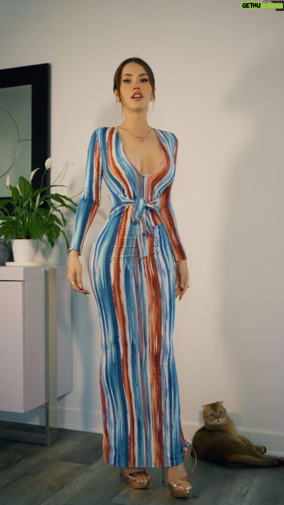 Cláudia Alende Instagram - viral waist illusion dress @FashionNova