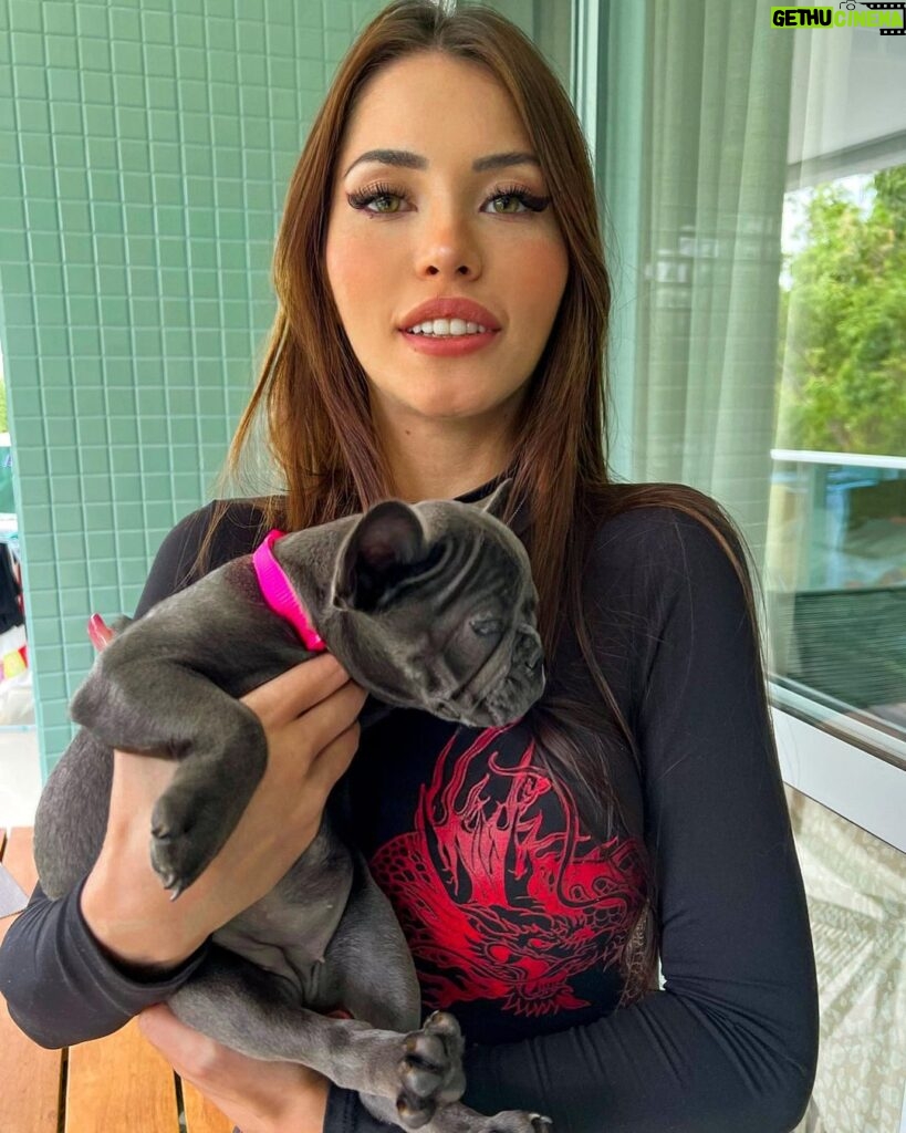 Cláudia Alende Instagram - me and a tiny creature 🥺 and (Sophie not happy about this post🐈)