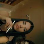 Cláudia Alende Instagram - Ryuk doesn’t let me concentrate 🍎 #deathnote