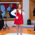 Cláudia Martins Instagram - Hoje temos a companhia da Cláudia Martins & Minhotos Marotos ❤️ 📸 @mbritesphotos RTP1 - Programa Praça da Alegria - Ao Vivo!