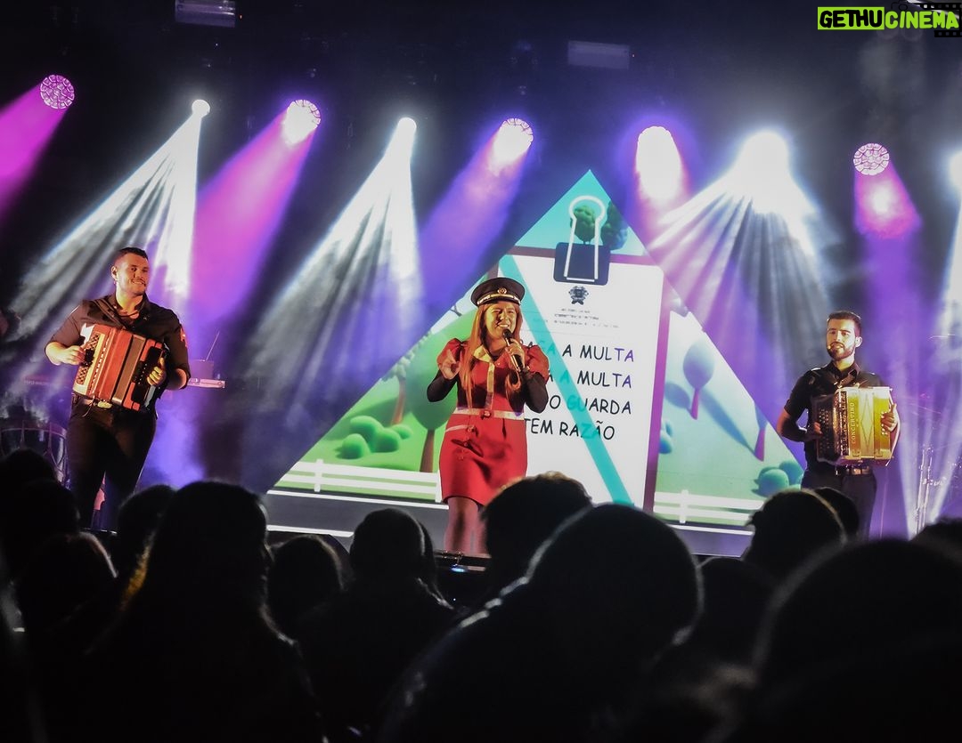 Cláudia Martins Instagram - Foi uma noite verdadeiramente mágica em Joane, Vila Nova de Famalicão! 🌟🌙 Quero expressar a minha profunda gratidão a todos os que estiveram presentes e fizeram desta noite um momento inesquecível. 🙏❤️ #NoiteMágica #ShowEmJoane #Gratidão #Halloween
