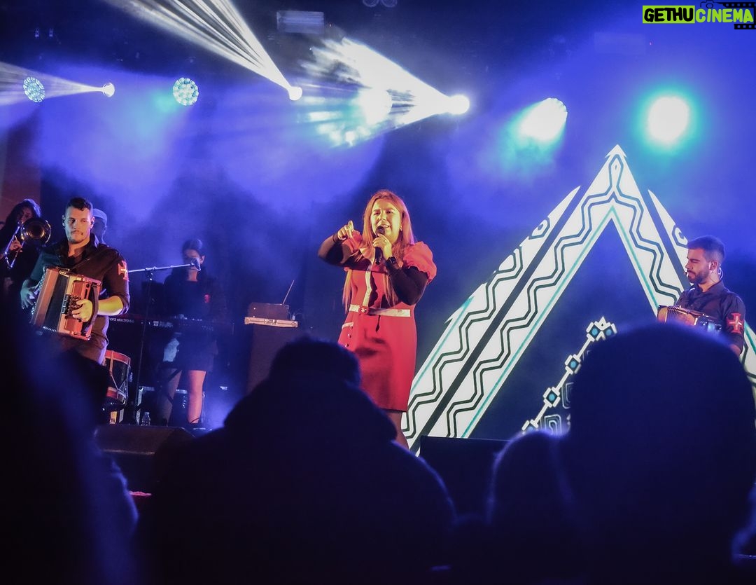 Cláudia Martins Instagram - Foi uma noite verdadeiramente mágica em Joane, Vila Nova de Famalicão! 🌟🌙 Quero expressar a minha profunda gratidão a todos os que estiveram presentes e fizeram desta noite um momento inesquecível. 🙏❤️ #NoiteMágica #ShowEmJoane #Gratidão #Halloween