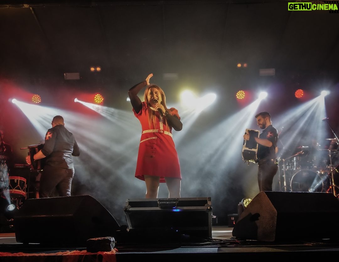 Cláudia Martins Instagram - Foi uma noite verdadeiramente mágica em Joane, Vila Nova de Famalicão! 🌟🌙 Quero expressar a minha profunda gratidão a todos os que estiveram presentes e fizeram desta noite um momento inesquecível. 🙏❤️ #NoiteMágica #ShowEmJoane #Gratidão #Halloween