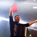 Cláudia Martins Instagram - Voltar a Ourém, foi de certa forma voltar a "casa". A quantidade de amigos que tivemos oportunidade de rever, o carinho com que fomos recebidos, a alegria que ressoou durante o concerto, é sinónimo que somos felizes! Voltaremos em breve! Agradecemos ao @municipiodeourem Município de Ourém Agora? Estamos a caminho de Joane! Desejamos uma semana feliz para todos #CláudiaMartins #MinhotosMarotos #Portugal #Desgarrada #Musicapopular #Portugal #alegria