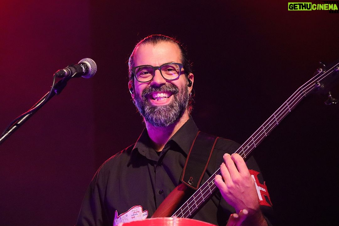 Cláudia Martins Instagram - Voltar a Ourém, foi de certa forma voltar a "casa". A quantidade de amigos que tivemos oportunidade de rever, o carinho com que fomos recebidos, a alegria que ressoou durante o concerto, é sinónimo que somos felizes! Voltaremos em breve! Agradecemos ao @municipiodeourem Município de Ourém Agora? Estamos a caminho de Joane! Desejamos uma semana feliz para todos #CláudiaMartins #MinhotosMarotos #Portugal #Desgarrada #Musicapopular #Portugal #alegria