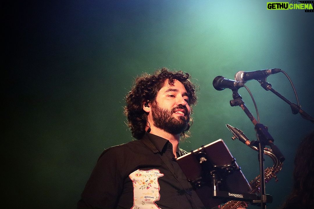 Cláudia Martins Instagram - Voltar a Ourém, foi de certa forma voltar a "casa". A quantidade de amigos que tivemos oportunidade de rever, o carinho com que fomos recebidos, a alegria que ressoou durante o concerto, é sinónimo que somos felizes! Voltaremos em breve! Agradecemos ao @municipiodeourem Município de Ourém Agora? Estamos a caminho de Joane! Desejamos uma semana feliz para todos #CláudiaMartins #MinhotosMarotos #Portugal #Desgarrada #Musicapopular #Portugal #alegria