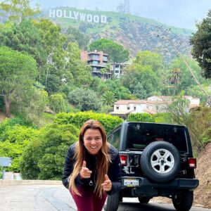 Cláudia Martins Instagram - Em Hollywood, o glamour é palpável e os sonhos são constantemente perseguidos, criando um verdadeiro espetáculo de criatividade e talento que transcende fronteiras e enche as telas com magia e emoção ❤️