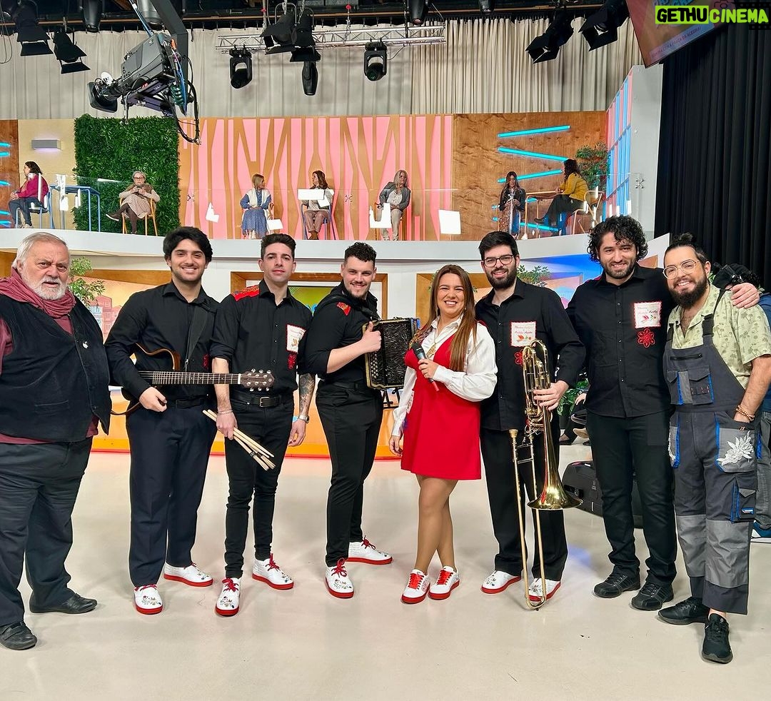 Cláudia Martins Instagram - Boa companhia na @pracadaalegriartp e com boa disposição 😘