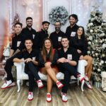 Cláudia Martins Instagram - Que nesta altura cheia de luz e alegria, os vossos corações se encham de harmonia, amor e música. Que o Natal traga momentos inesquecíveis e o Ano Novo seja repleto de novas melodias e sucessos. ✨ Boas festas e um próspero Ano Novo cheio de acordes felizes, são os votos de Cláudia Martins e Minhotos Marotos!🎅💫 Fotografia: @fotografocristiano #CláudiaMartins #MinhotosMarotos #Portugal #Natal #feliz2024 #desgarrada #musicapopular #portugal #cultura Foto Medeiros