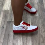 Cláudia Martins Instagram - É um verdadeiro sonho de Natal (e não só) podermos contar com parceiros como estes 🥰 A um ano cheio de conquistas, @oficial.claudiamartins ❤️ •• #namorarte #namorarportugal #sneakers #sneakersaddict #sneakerslover #minhotosmarotos #claudiamartins Namorarte
