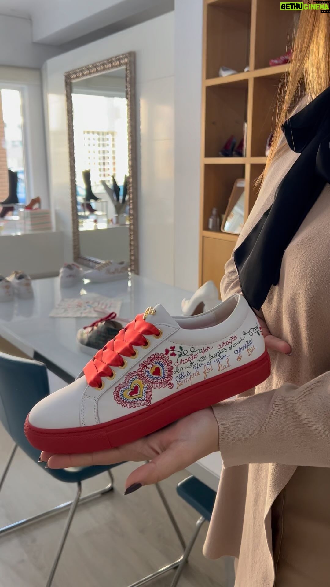 Cl谩udia Martins Instagram - Sapatos com amor e arte s贸 na @namorarte_portugal 馃グ