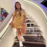 Cláudia Martins Instagram - Cada degrau que subimos na escada do sucesso é uma conquista que nos impulsiona a alcançar novos patamares ❤️