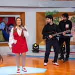 Cláudia Martins Instagram - Hoje temos a companhia da Cláudia Martins & Minhotos Marotos ❤️ 📸 @mbritesphotos RTP1 - Programa Praça da Alegria - Ao Vivo!