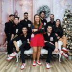 Cláudia Martins Instagram - Que nesta altura cheia de luz e alegria, os vossos corações se encham de harmonia, amor e música. Que o Natal traga momentos inesquecíveis e o Ano Novo seja repleto de novas melodias e sucessos. ✨ Boas festas e um próspero Ano Novo cheio de acordes felizes, são os votos de Cláudia Martins e Minhotos Marotos!🎅💫 Fotografia: @fotografocristiano #CláudiaMartins #MinhotosMarotos #Portugal #Natal #feliz2024 #desgarrada #musicapopular #portugal #cultura Foto Medeiros