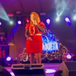 Cláudia Martins Instagram - O Palco é meu refúgio de alegria! Cada atuação é uma experiência única e emocionante. 🎶 Obrigada Joane, Vila Nova de Famalicão. #Claudiamartins #minhotosmarotos #desagarrada #portugal #musica #musicapopular #alegria