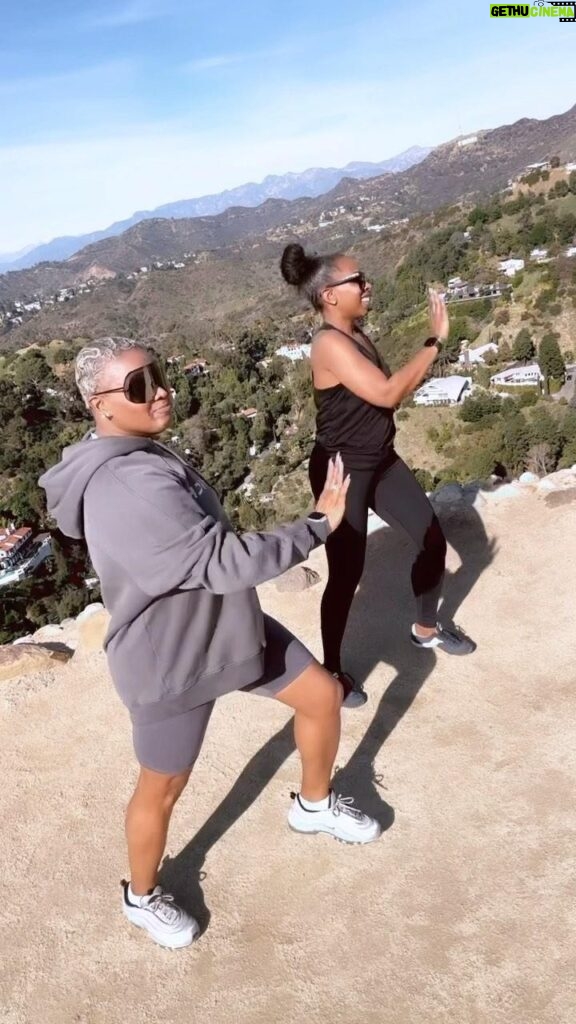 Claire Sulmers Instagram - @margaretanadu landed in #losangeles and immediately put me to work😰😫 How did we do?!? #dance #music #viral #reels #instareels #family #thebomblife #billionaire #bloop #formercheerleader #flyover40 #allmysingleladies #putyourhandsup Runyon Canyon, Hollywood Hills