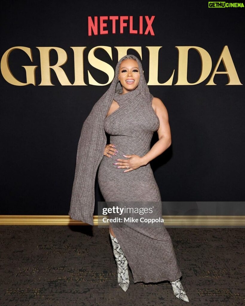 Claire Sulmers Instagram - New updates on TheBombLife.com including a quick recap of the @griseldanetflix party! Have you checked out #griselda ? Is it Hot! Or Hmm..? Let me know what you’re watching on @netflix below👇🏾 My current fave is @trustnetflix (it’s SO good) 💣💣💣 Dress: @kwameaduseionline Makeup: @keys_rebelle 📸 Getty / @omgtvmedia #clairesulmers #thebomblife #trustagameofgreed