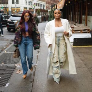 Claire Sulmers Instagram - Breakfast with champions🥂
Before I head back to #Lalaland , I caught up with @Lala, the always kind and funny newly appointed creative director of @Airbnb . If you’re a travel connoisseur, be sure to check out her #airbnb experience at AirBnb.com/LalaLand 💣 Tag your favorite #travelbloggers below👇🏾
📸 @dayhunch 
#lalaanthony #lala #clairesulmers #thebomblife #travelnoire