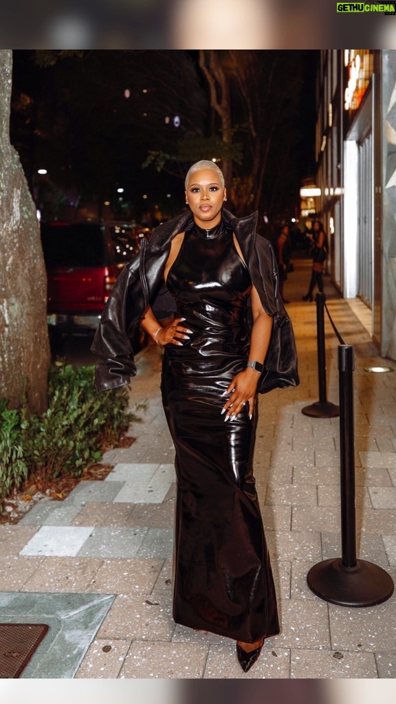 Claire Sulmers Instagram - “Love is the new money.” Beautiful recap of #teyanataylor ‘s 33rd birthday captured by @destinyfulfild ! My look: @vchelabel x @kwameaduseionline . #thebomblife #miami #teyanataylorfbd Cc @karencivil