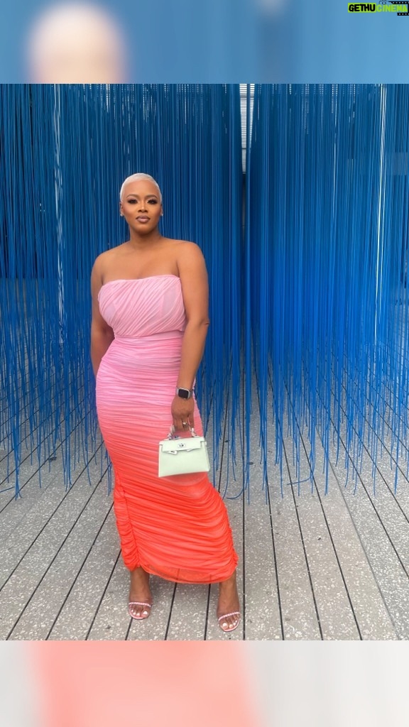 Claire Sulmers Instagram - Doing artsy stuff at #ArtBasel 💣 Just landed and am having a BLAST! Look: @houseofcb Makeup: @mlatricemua 🎥 @miniskirtmyrt #thebomblife #miamibeach #miamiflorida #focusinme #houseofcb Peréz Art Museum Miami