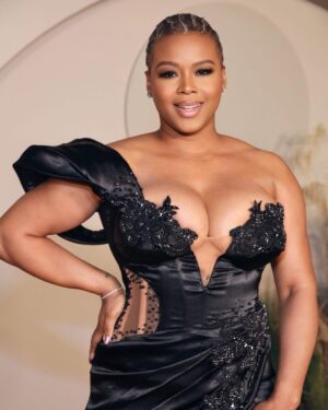 Claire Sulmers Instagram - Last night, I had the pleasure of attending the @15percentpledge gala, hosted by @emmagrede and @aurorajames for the first time in #losangeles ! With a dress code that called for #blacktieblackdesigner , I wore a gown by Nigerian 🇳🇬designer @matopeda.atelier , available @fashionbombdailyshop , our platform for emerging multicultural designers, and @jessicarichofficial sandals. 
This was my 3rd time attending the #15percentpledge gala, and it gets better and better every year. Kudos to #aurorajames and #emmagrede for helping to lead to change towards #diversityandinclusion in the #fashion and #beauty industries!
Swipe for pix from the night featuring @kellyrowland, @elizabethwoods , @jordynwoods , @exquisitemo and @ariansimone ! #thebomblife is about #femaleempowerment —we all we got!
Hair: @theshelbyswain 
Makeup: @beatbyburg 
📸 @itsrobinlori for Getty
Name some of your favorite #blackdesigners below 👇🏾👇🏾👇🏾
#clairesulmers #thebomblife #africatotheworld #moniquerodriguez #kellyrowland #ariansimone #fearless #blackgirlmagic #blackandkillingit
To have me wear your brand to my next #redcarpet email book@clairesulmers.com💣