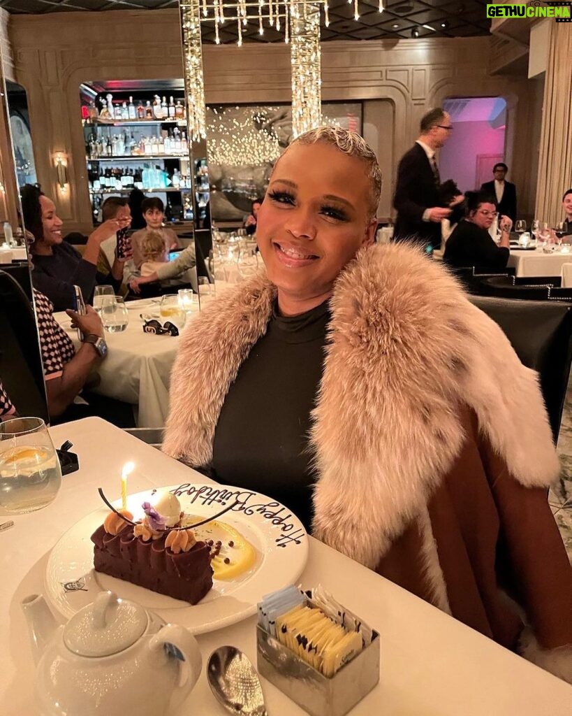 Claire Sulmers Instagram - Back on my #newyork ish…! Celebrating belated birthdays with my friends and cackling until midnight = @thebomblife 💣 See some of you tomorrow at @lagosnyc for the #billionaires brunch! I’ll be there at 1pm at 727 7th Avenue!! See you there! 📸 @starthestar Coat: @konstantinefurs Hair: @nickydoesmyhair Glow: GOD #thebomblife by #clairesulmers #capricornseason #ilovenewyork #butitscold New York, New York