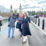 Clara de Sousa Instagram - A bridge with a view. Andar pela cidade é obrigatório nestes dias feriado por ocasião do Jubileu de Platina. Cruzo-me com pessoas de todo o mundo, num caldeirão cultural que Londres há muito sabe acolher. #jubilee #platinumjubilee #london🇬🇧 #westminsterbridge Westminster Bridge, London, United Kingdom