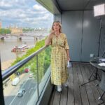 Clara de Sousa Instagram - A balcony with a view. Arrancaram as celebrações oficiais do jubileu de Platina de Isabel II. Todos à espera da rainha… #jubilee #platinumjubilee #70anos