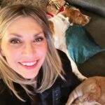 Clara de Sousa Instagram - Só loiros 👩🏼🐶🐈 cada um de sua raça 🤣 Bom fim‑de‑semana! #chilloutfridaynight