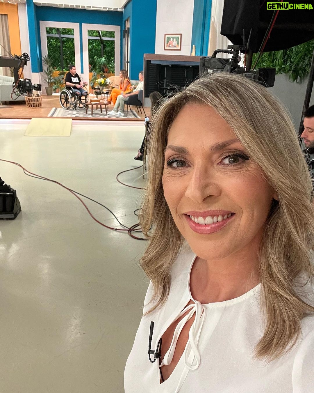 Clara de Sousa Instagram - Daqui a pouco na @casafeliz para falar com o @joaobaiaobaiao e a @dichavesofficial sobre a Grande Gala dos Globos de Ouro deste ano. #casafeliz #sic #globosdeouro Parque Holanda Outurela