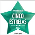 Clara de Sousa Instagram - O ano não poderia ter começado de melhor maneira com este reconhecimento do público. O prémio 5⭐️, tal como o que recebi da @superbrandsportugal , é de referência espontânea, o que me deixa ainda mais feliz, grata e com reforçado sentido de responsabilidade. Muito obrigada! #premiocincoestrelas2022 #jornalismo