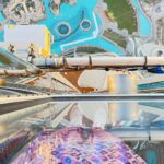 Clara de Sousa Instagram - Bem lá no 🔝e sem vertigens. 7 anos depois regresso para testemunhar como o cenário em redor mudou, com tantos novos edifícios, nesta cidade em permanente construção. #atthetop #burjkhalifa #555metrosdealtura #uae Burj Khalifa, 148th floor