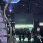 Clara de Sousa Instagram - Até ao momento, a Rússia não foi banida da Expo Dubai e o pavilhão continua a ser dos mais visitados porque é de facto um pavilhão imponente, colorido, bem pensado e projectado, com um espectáculo multimédia único. Mas nada bate certo com o que estamos a assistir fora desta bolha da Expo. Aqui o pavilhão fala em amor, coração, paz, cooperação. Na Ucrânia, vemos guerra, morte, desespero, chantagem, terror. #agrandeilusao #russiaatdubaiexpo Expo City Dubai