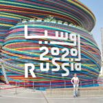 Clara de Sousa Instagram - Até ao momento, a Rússia não foi banida da Expo Dubai e o pavilhão continua a ser dos mais visitados porque é de facto um pavilhão imponente, colorido, bem pensado e projectado, com um espectáculo multimédia único. Mas nada bate certo com o que estamos a assistir fora desta bolha da Expo. Aqui o pavilhão fala em amor, coração, paz, cooperação. Na Ucrânia, vemos guerra, morte, desespero, chantagem, terror. #agrandeilusao #russiaatdubaiexpo Expo City Dubai