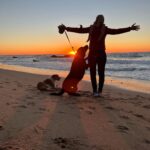 Clara de Sousa Instagram - Rei sol. #semfiltros #pordosol #vaipassearocao #agastarenergias #portugal #guincho #cresminabeach Praia da Cresmina